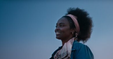 ليسجل المشاركة الثانية لمخرجته بالمهرجان فيلم سماء بلا أرض بمسابقة نظرة ما في مهرجان كان السينمائي الدولي
