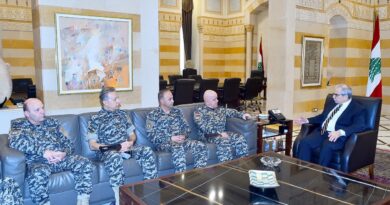 استقبل رئيس مجلس الوزراء الدكتور نواف سلام في السراي الحكومي بعد ظهر اليوم حاكم مصرف لبنان الجديد كريم سعيد، وبحث معه في الأوضاع النقدية وفي ضرورة المضي قدماً في خطة الإصلاح.