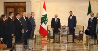 زار وزير الخارجية يوسف رجي سوريا مع رئيس الحكومة نواف سلام على رأس وفد ضم أيضا وزيري الدفاع ميشال منسى والداخلية أحمد الحجار، والتقوا الرئيس السوري احمد الشرع.