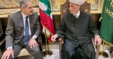 استقبل مفتي الجمهورية اللبنانية الشيخ عبد اللطيف دريان في دار الفتوى سفير الجزائر في لبنان السيد كمال بوشامة الذي قال بعد اللقاء