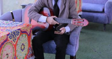 اكرم الكراني يواصل تقديم برنامج اذاعي وبث اللايفات الشهيرة…
