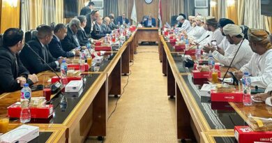 وفد رجال الأعمال العُماني يزور اتحاد الغرف التجارية المصرية لبحث سبل تعزيز التعاون الاستثماري