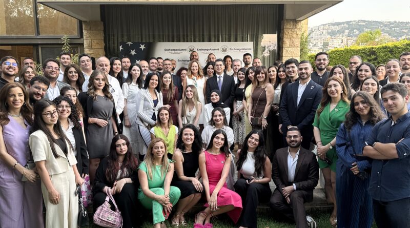 السفيرة الاميركية ليزا جونسون تستضيف حفل الاستقبال السنوي الثاني لخريجي البرامج التي ترعاها الحكومة الاميركية