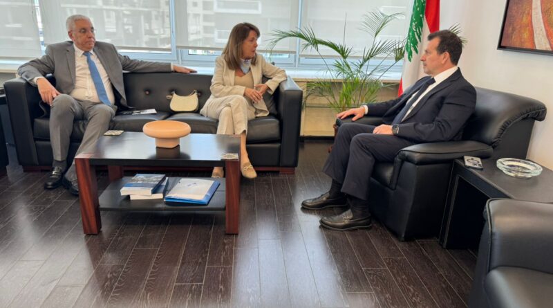 شحادة يستقبل عميدة كلية طب الأسنان في USJ.. ومؤتمر عن الـAI in Healthcare