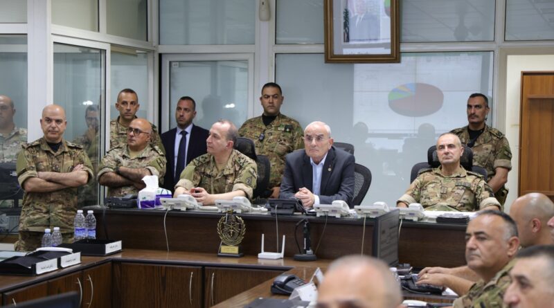 معالي وزير الدفاع من غرفة العمليات قيادة الجيش (معالي وزير الدفاع من غرفة عمليات قيادة الجيش)