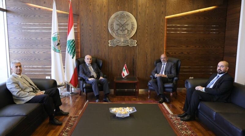 وزير الدفاع الوطني خلال لقاءه المنسق المقيم للأمم المتحدة في لبنان لتمديد مهمة اليونيفيل من دون أي تعديلات